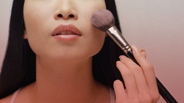 How To Thoroughly Clean Your Makeup&nbsp;Brushes!
